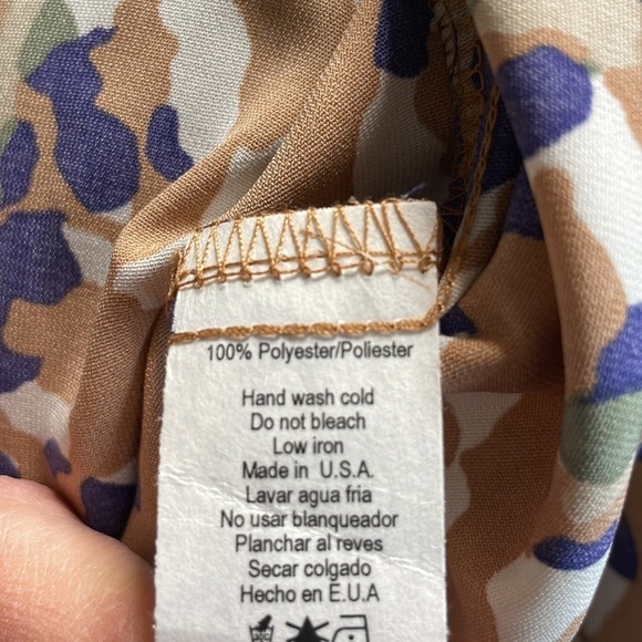 NWT Karlie Leopard Taupe Camo VNeck Blouse, size medium - Picture 16 of 16
